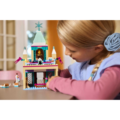 Конструктор LEGO Disney Princess Замерзлий замок в королівстві Ерендел (43265)