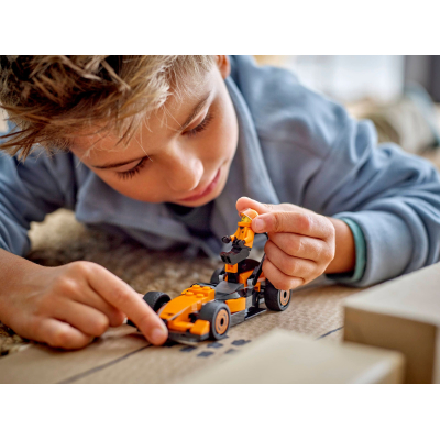 Конструктор LEGO City Пілот F1 з автомобілем для перегонів команди McLaren (60442)