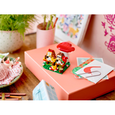 Конструктор LEGO Iconic Романтичний пікнік їжачків (40711)