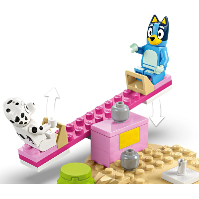 Конструктор LEGO Bluey Веселощі з Блуї та Хлоєю на ігровому майданчику (11201)