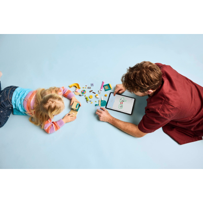 Конструктор LEGO Bluey Веселощі з Блуї та Хлоєю на ігровому майданчику (11201)