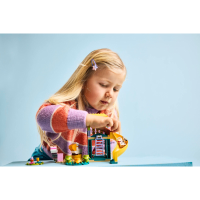 Конструктор LEGO Bluey Веселощі з Блуї та Хлоєю на ігровому майданчику (11201)