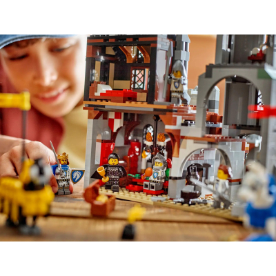 Конструктор LEGO Creator Середньовічний замок із лицарем на коні (31168)