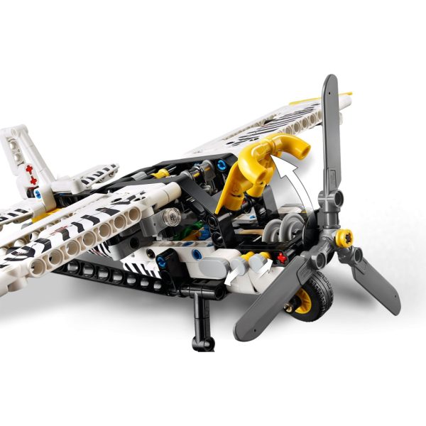 U1004337_5main Конструктор LEGO Minecraft Битва з лавою у Незері (21266)