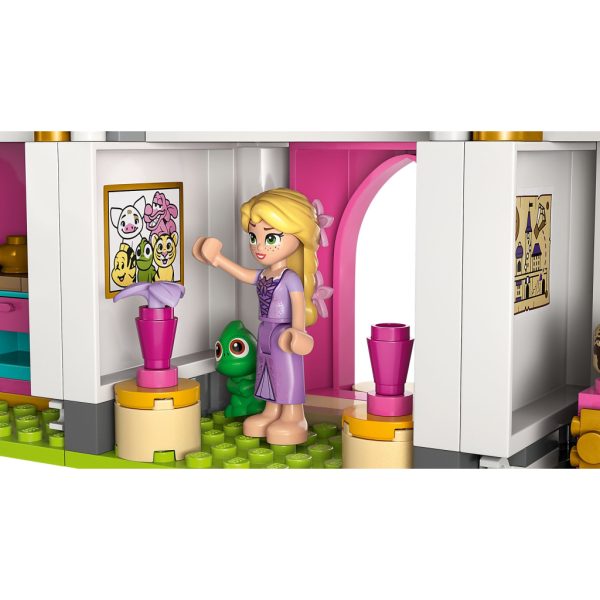 U1058153_8main Конструктор LEGO Disney Замок принцеси та королівські улюбленці (43267)