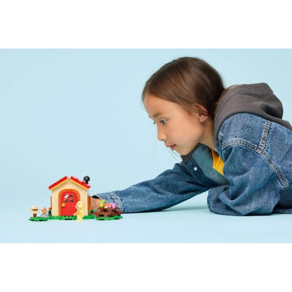 U1084470_8main Конструктор LEGO Animal Crossing Затишний будинок Goldie (77058)