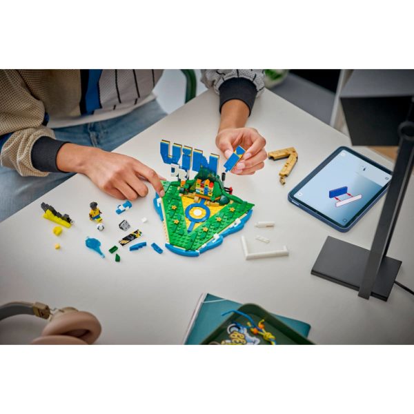 U1168003_10main Конструктор LEGO Editions Football Вінісіус Жуніор — найкращі моменти футбольних матчів (43027)